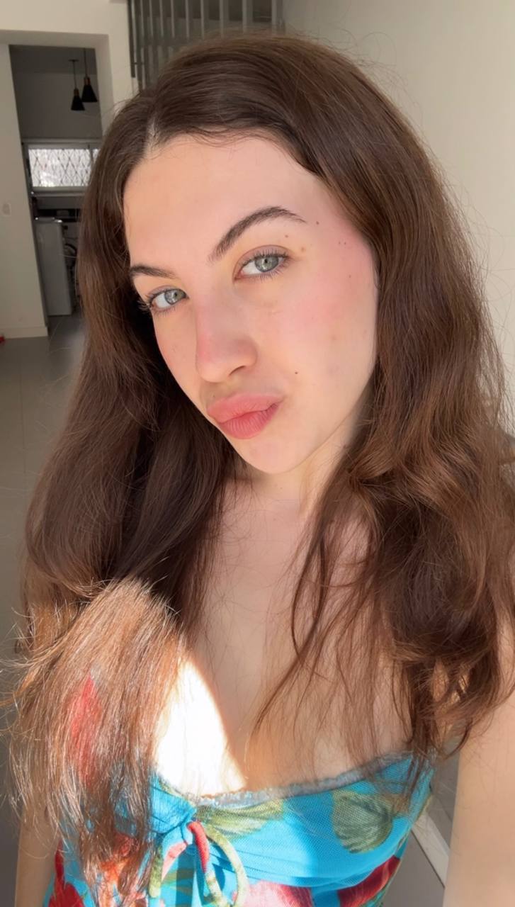 Nude girl Amber in Tabriz