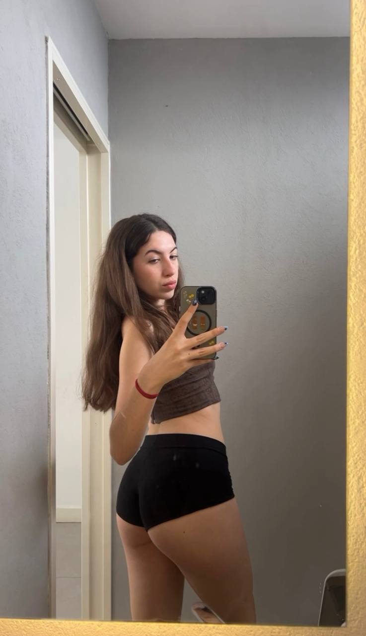 Amber in her underwear in Tabriz