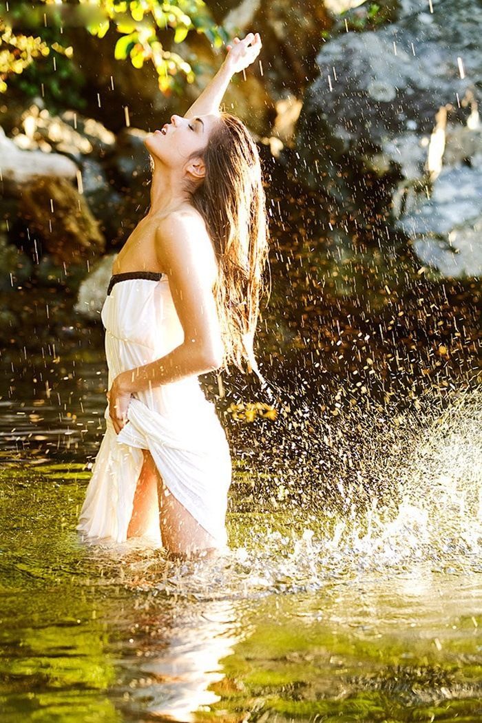 Marie Avgeropoulos in Tabriz