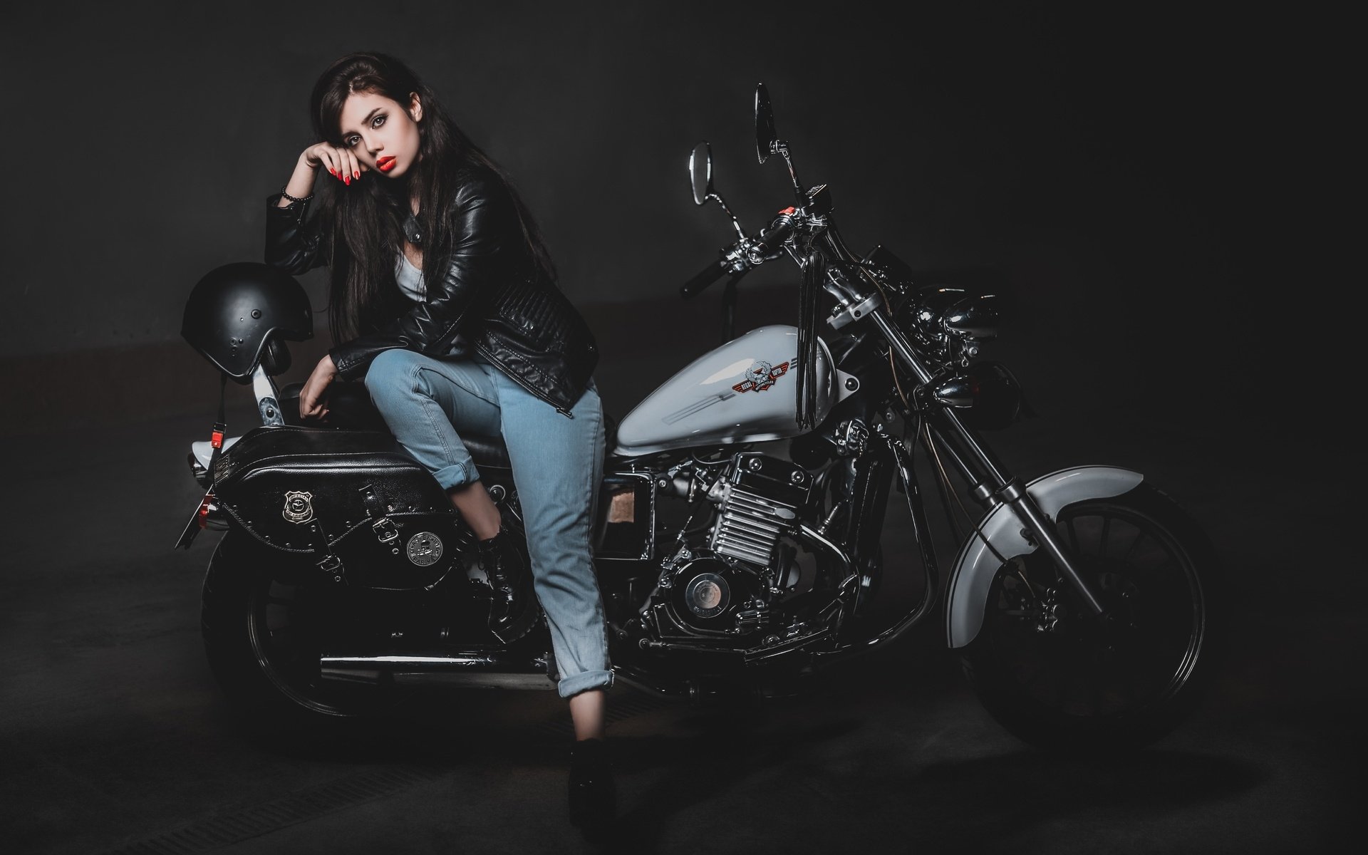 Biker girls: style and drive in Tabriz
