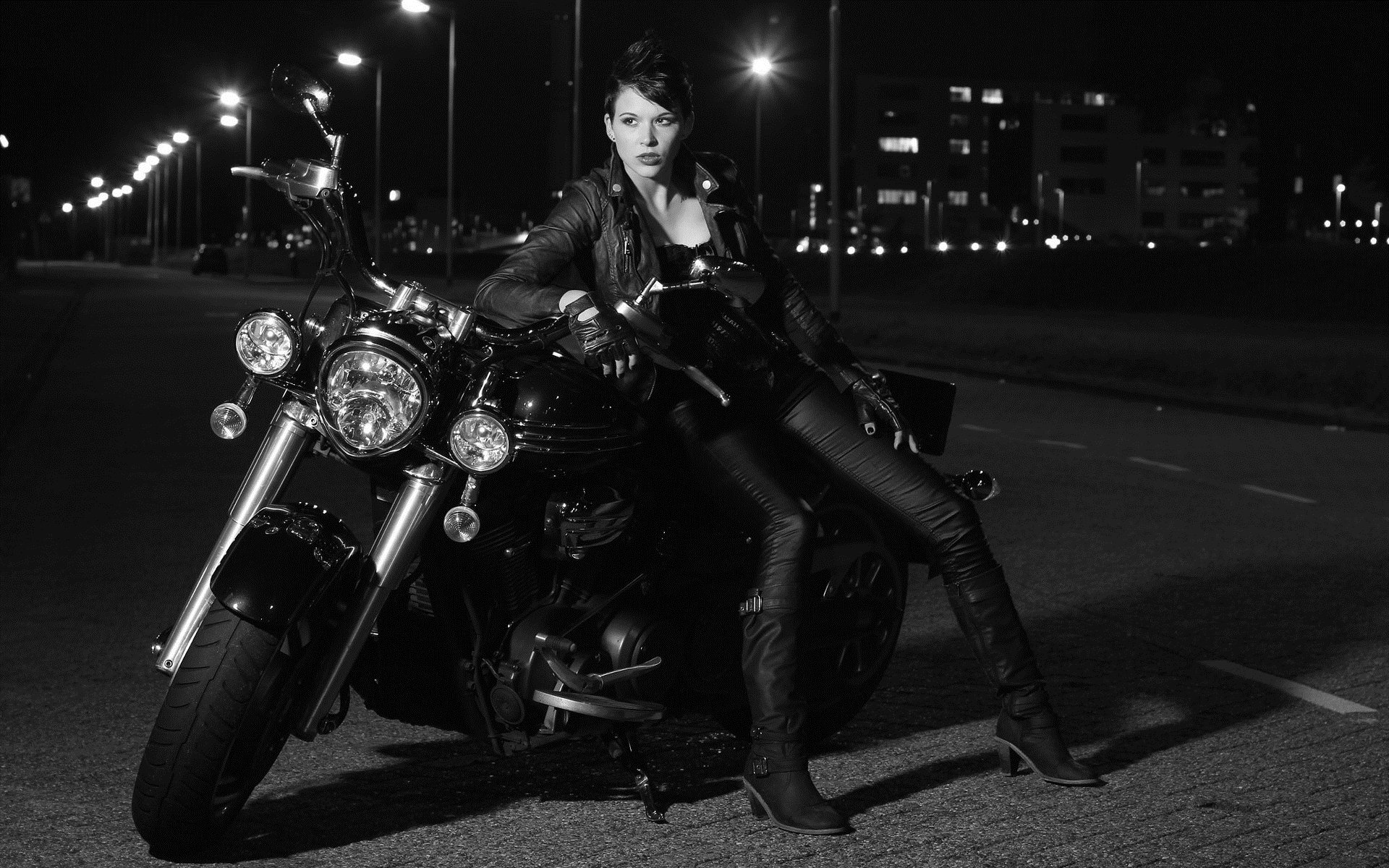 Photo Beautiful girls and motorcycles in Tabriz