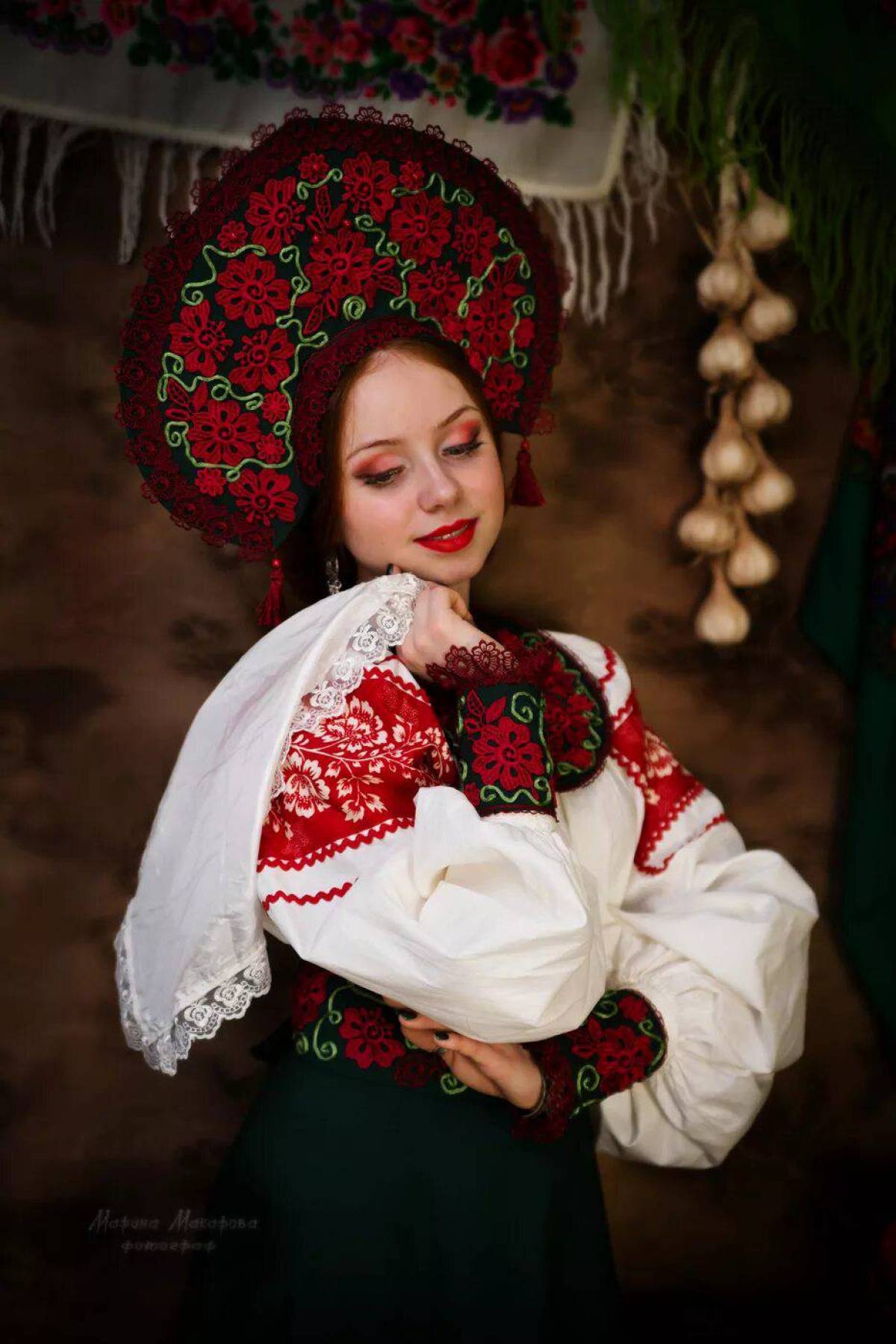Women in Slavic costumes underwear in Tabriz
