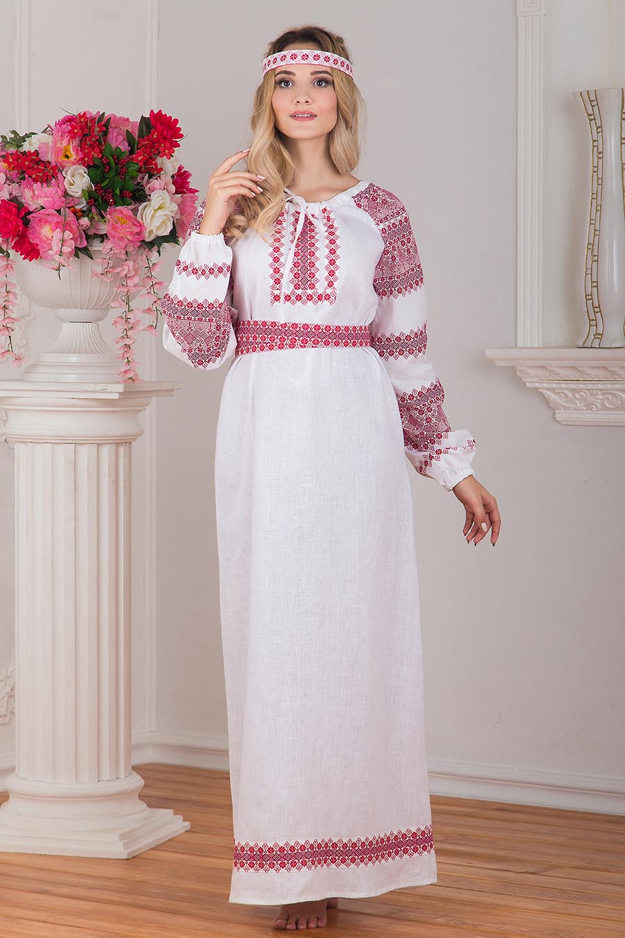 Women in Slavic costumes in Tabriz