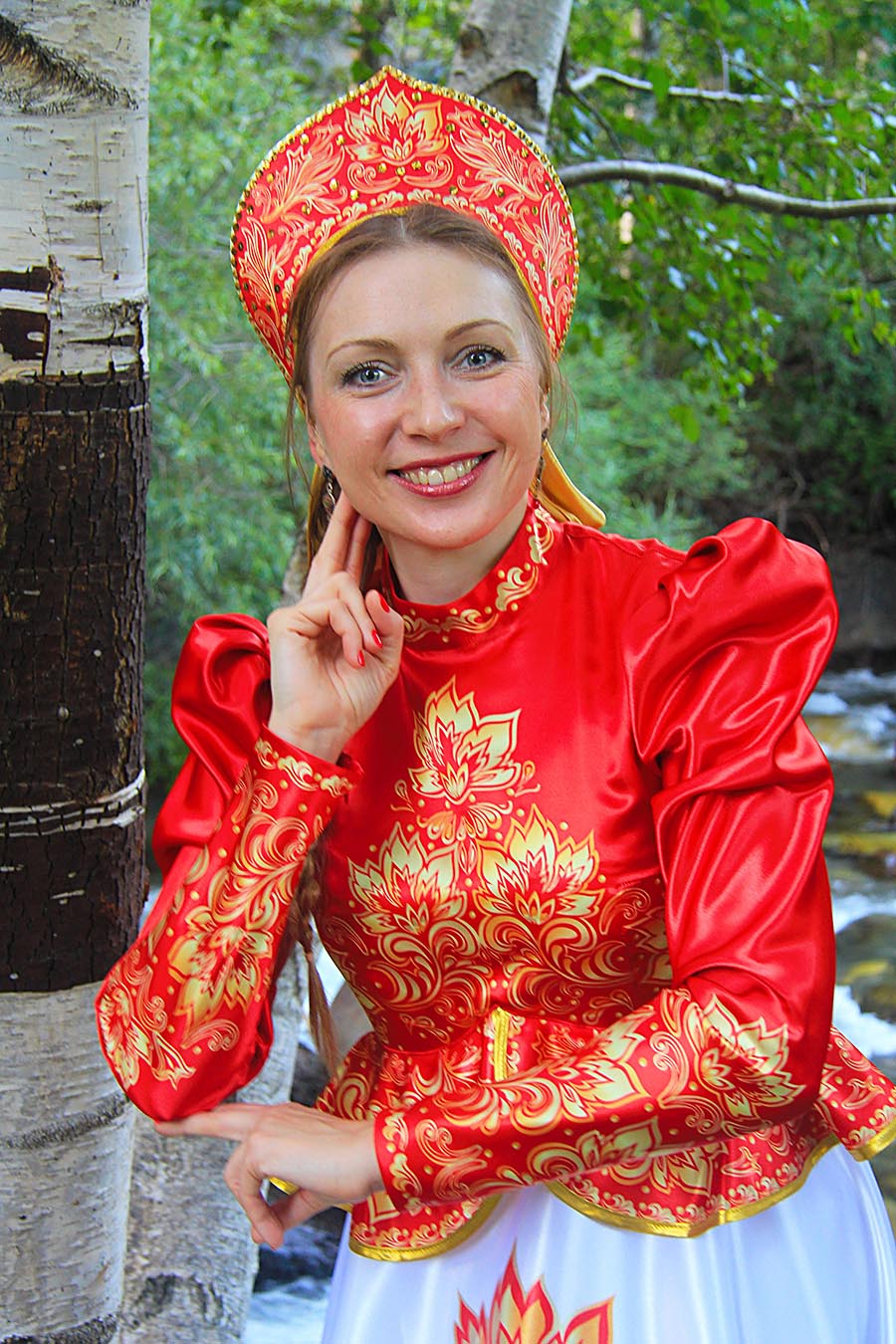 Women in Slavic costumes in Tabriz
