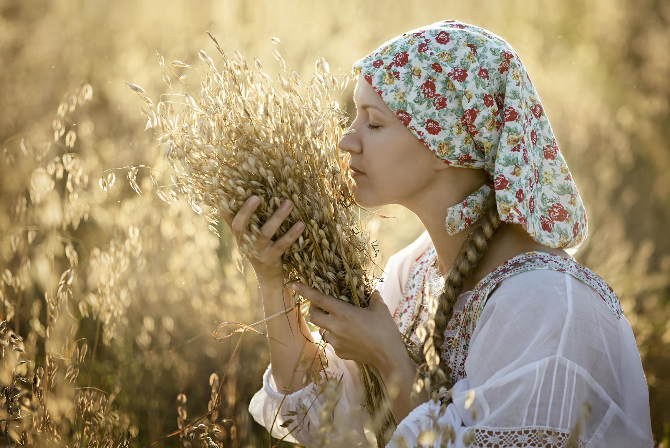 Photo Women in Slavic costumes in Tabriz