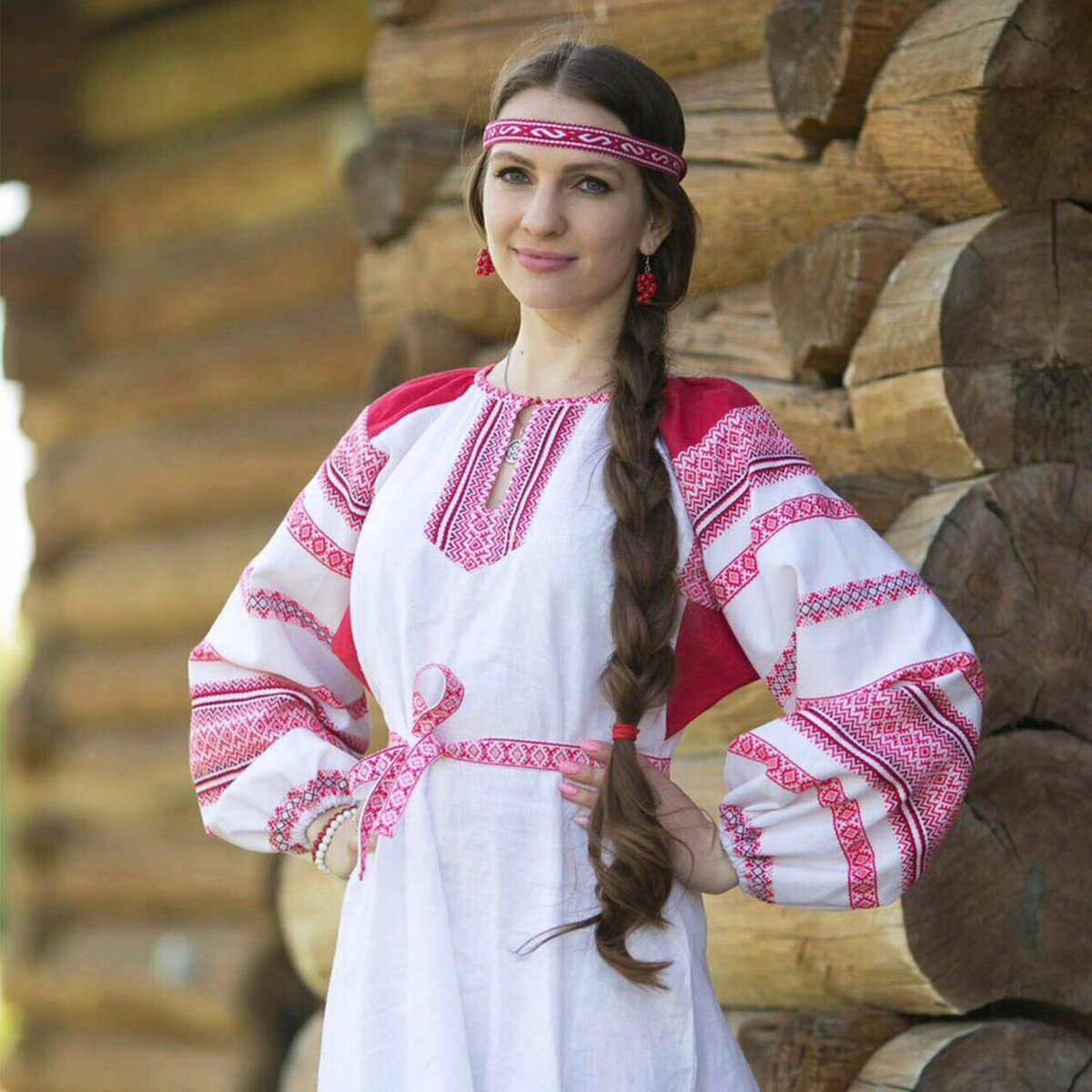 Girls in Slavic costumes in Tabriz
