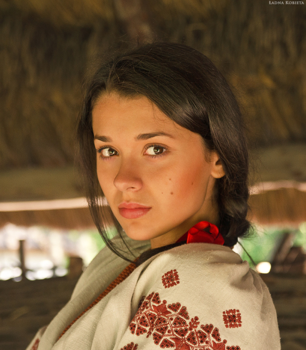 Girls in Slavic costumes in Tabriz