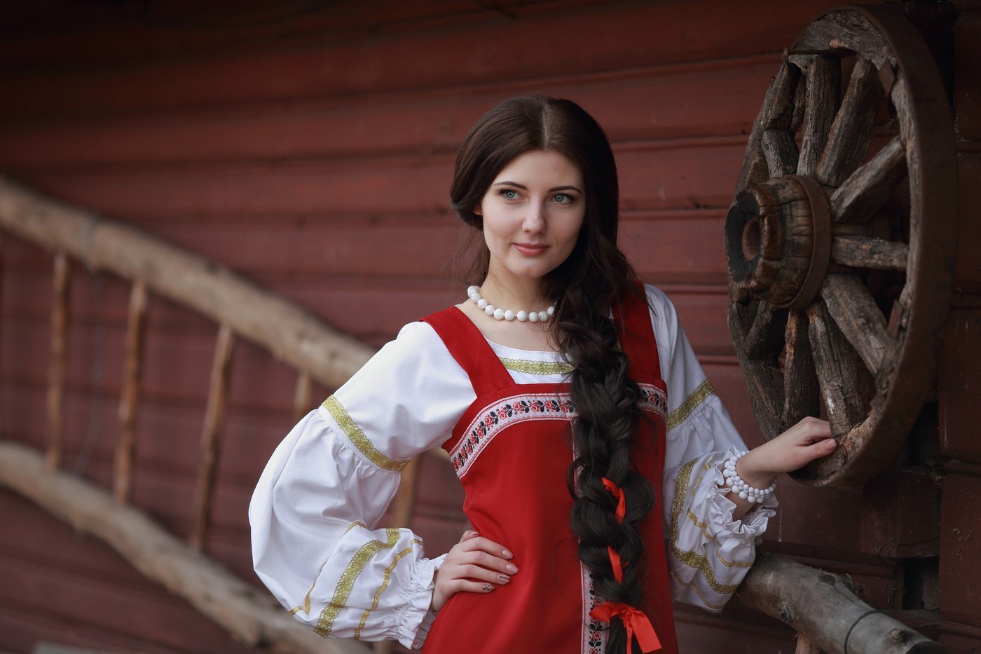 Girls in Slavic costumes in Tabriz
