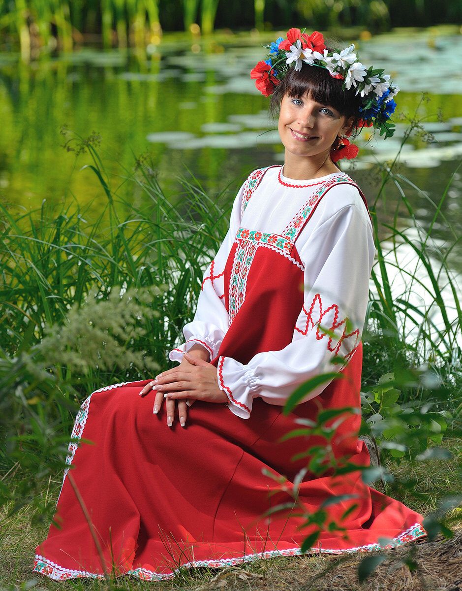 Beautiful girl Girls in Slavic costumes in Tabriz