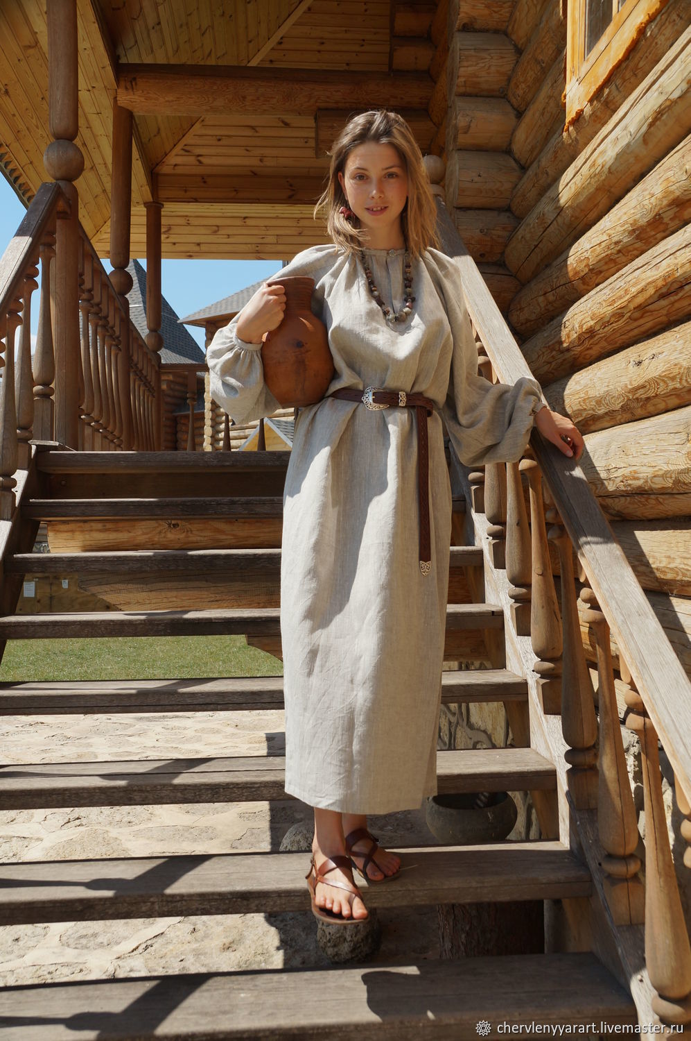 Girls in Slavic costumes in Tabriz